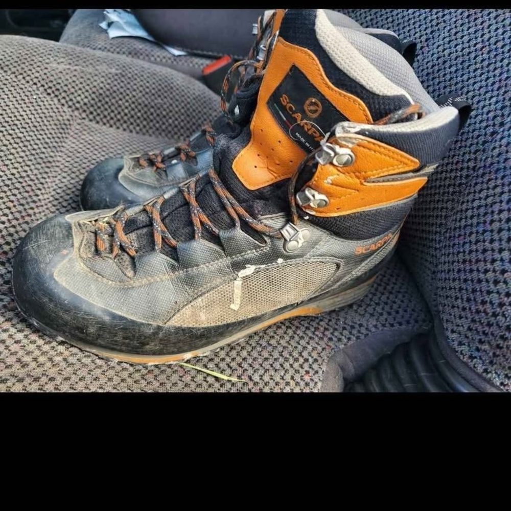 Scarpa Men's Black and Orange Hiking Boots